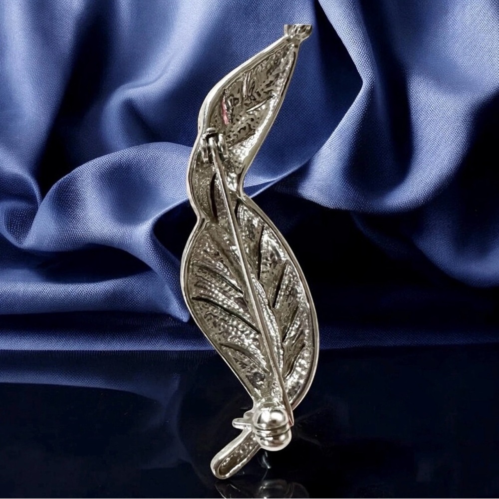 Vintage Silver Tone Style Leaf Brooch Pin With White Rhinestones - Picture 3 of 4